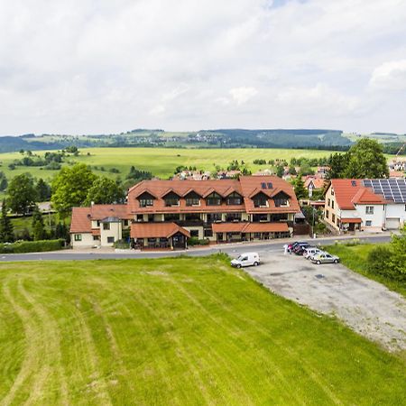 Berggasthof & Hotel Kranich, Hinterrod Eisfeld Exterior foto