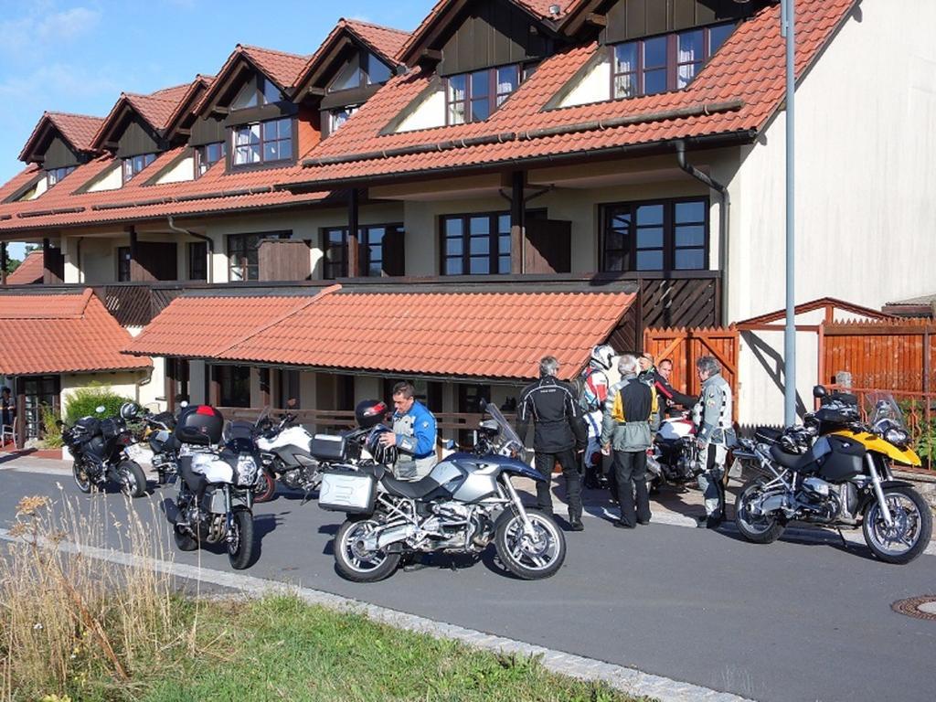 Berggasthof & Hotel Kranich, Hinterrod Eisfeld Exterior foto