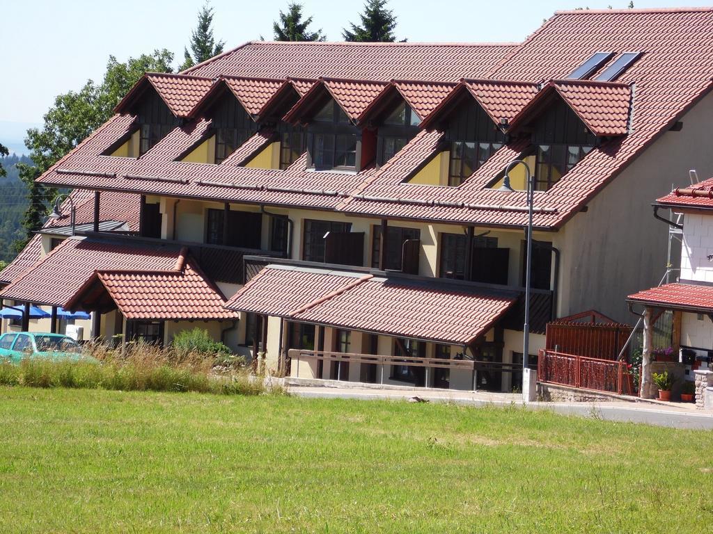 Berggasthof & Hotel Kranich, Hinterrod Eisfeld Exterior foto