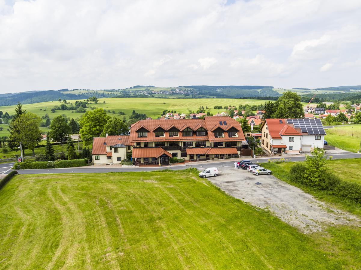 Berggasthof & Hotel Kranich, Hinterrod Eisfeld Exterior foto